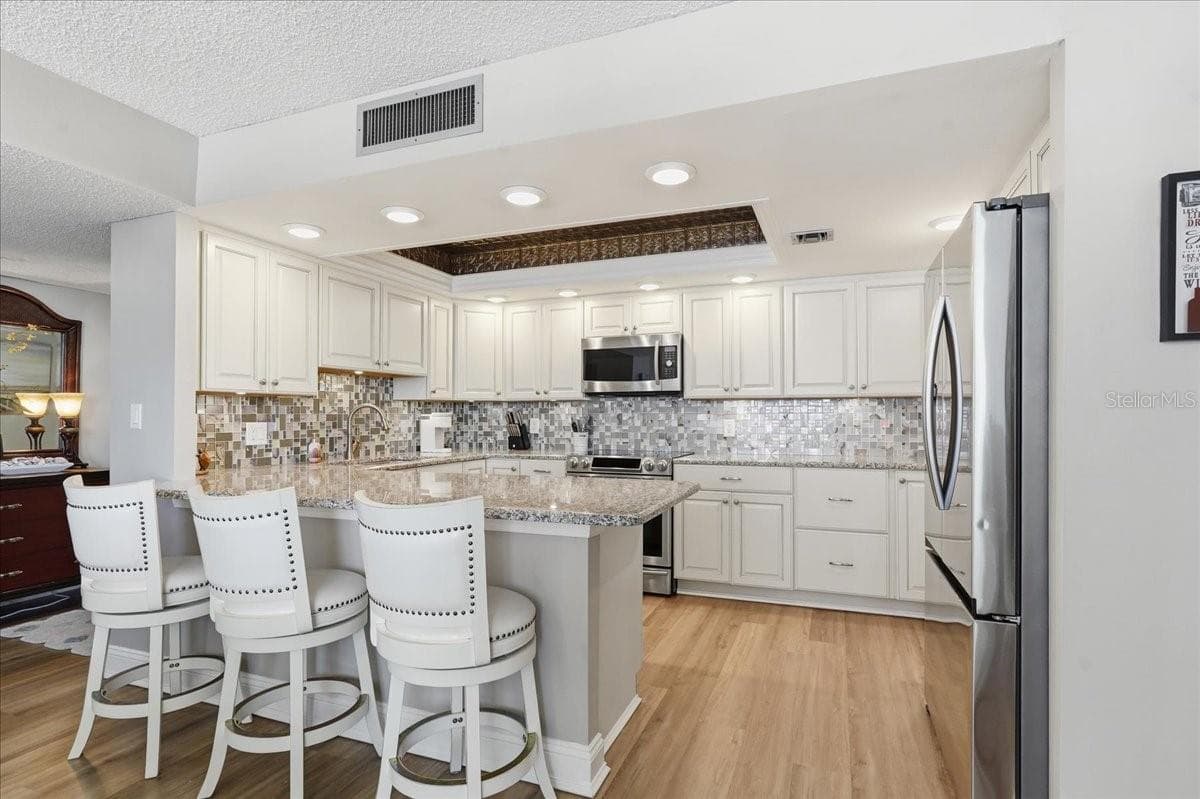 BEAUTIFULLY REMODELED KITCHEN! - 1430 GULF BLVD #407, CLEARWATER BEACH