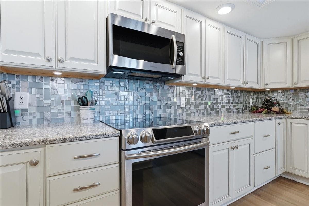 BEAUTIFULLY APPOINTED KITCHEN AND STAINLESS STEEL APPLIANCES - 1430 GULF BLVD #407, CLEARWATER BEACH