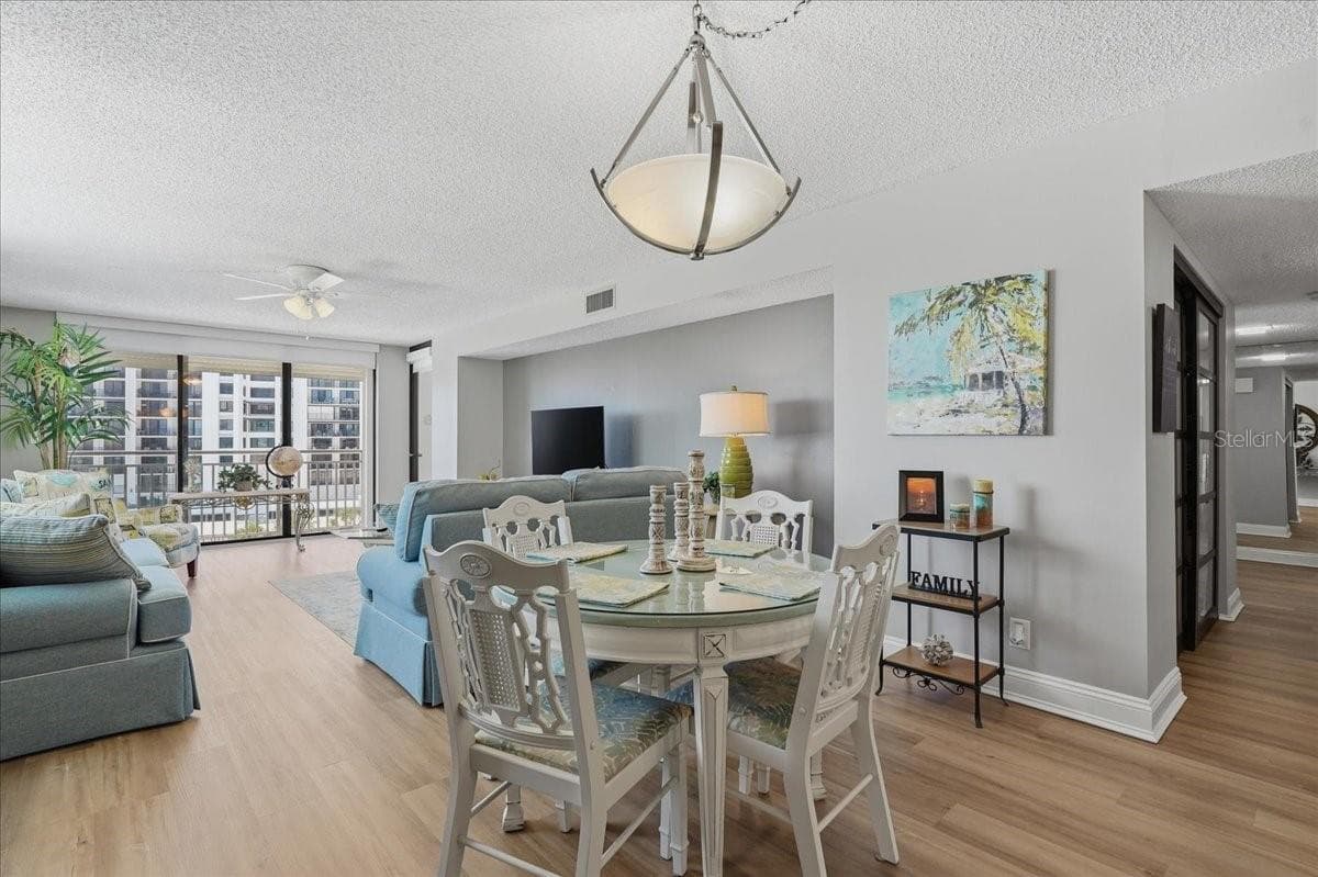 BEAUTIFULLY MAINTAINED HOME ~ SO CLEAN AND READY TO GO! - 1430 GULF BLVD #407, CLEARWATER BEACH