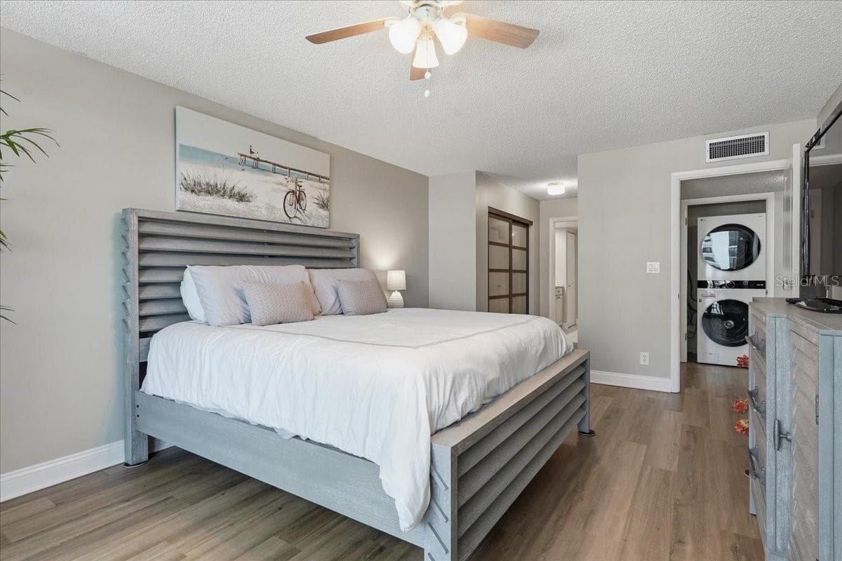 BEAUTIFULLY APPOINTED PRIMARY SUITE - 1430 GULF BLVD #407, CLEARWATER BEACH