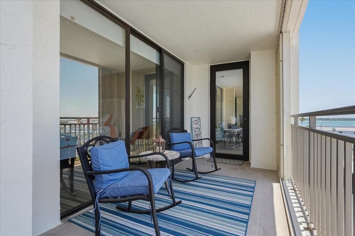 SPACIOUS AND COVERED BALCONY - 1430 GULF BLVD #407, CLEARWATER BEACH