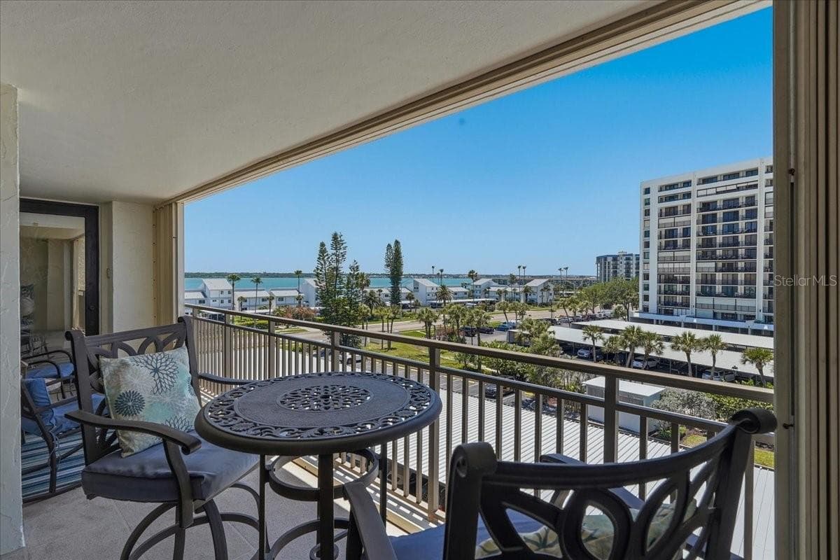 ENJOY INTRACOASTAL & GULF VIEWS ~ BEST OF BOTH WORLDS! - 1430 GULF BLVD #407, CLEARWATER BEACH