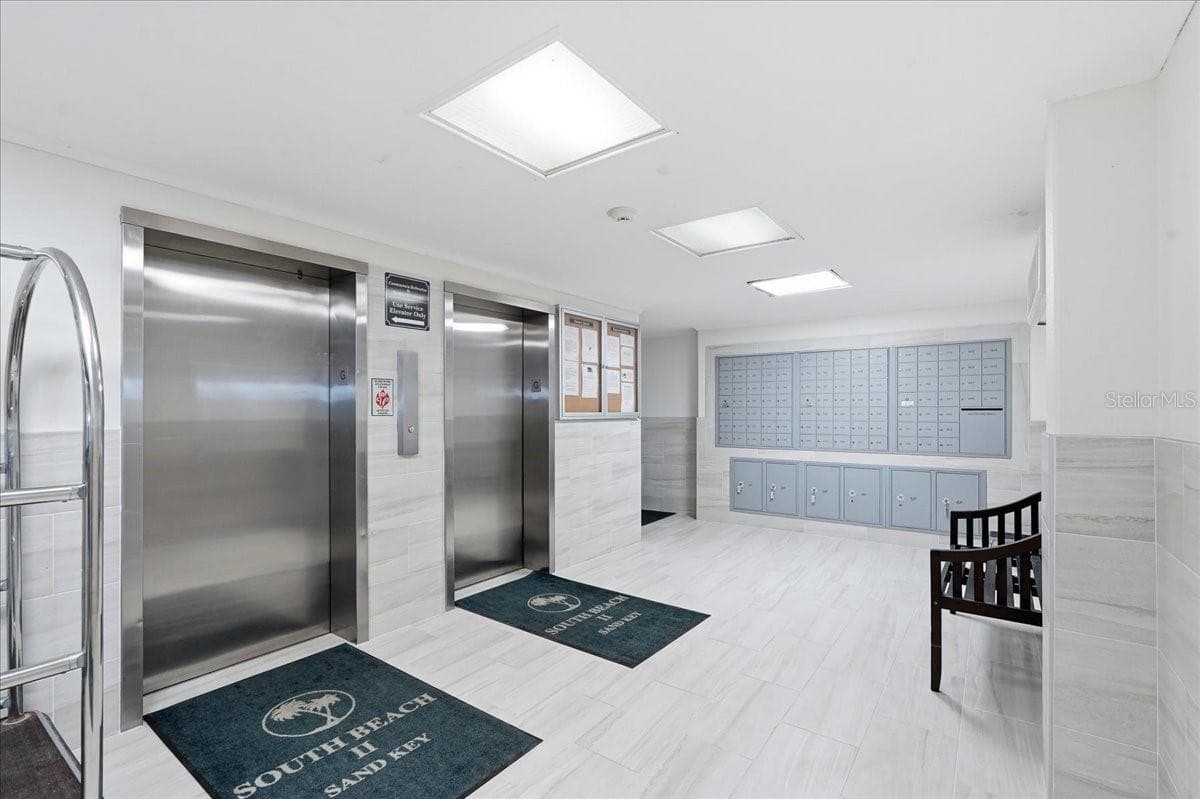LIVE WHERE PEOPLE VACATION! - 1430 GULF BLVD #407, CLEARWATER BEACH