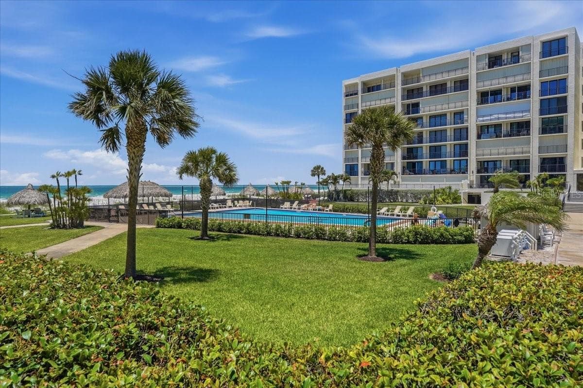 LUSH, TROPICAL LANDSCAPING THROUGHOUT THE GROUNDS ~ ALWAYS WELL MANICURED! - 1430 GULF BLVD #407, CLEARWATER BEACH