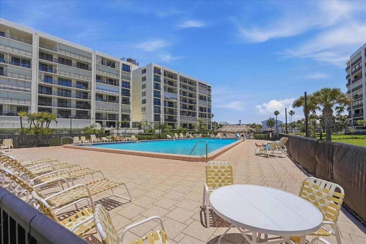 YOU WILL LOVE LIVING HERE! - 1430 GULF BLVD #407, CLEARWATER BEACH