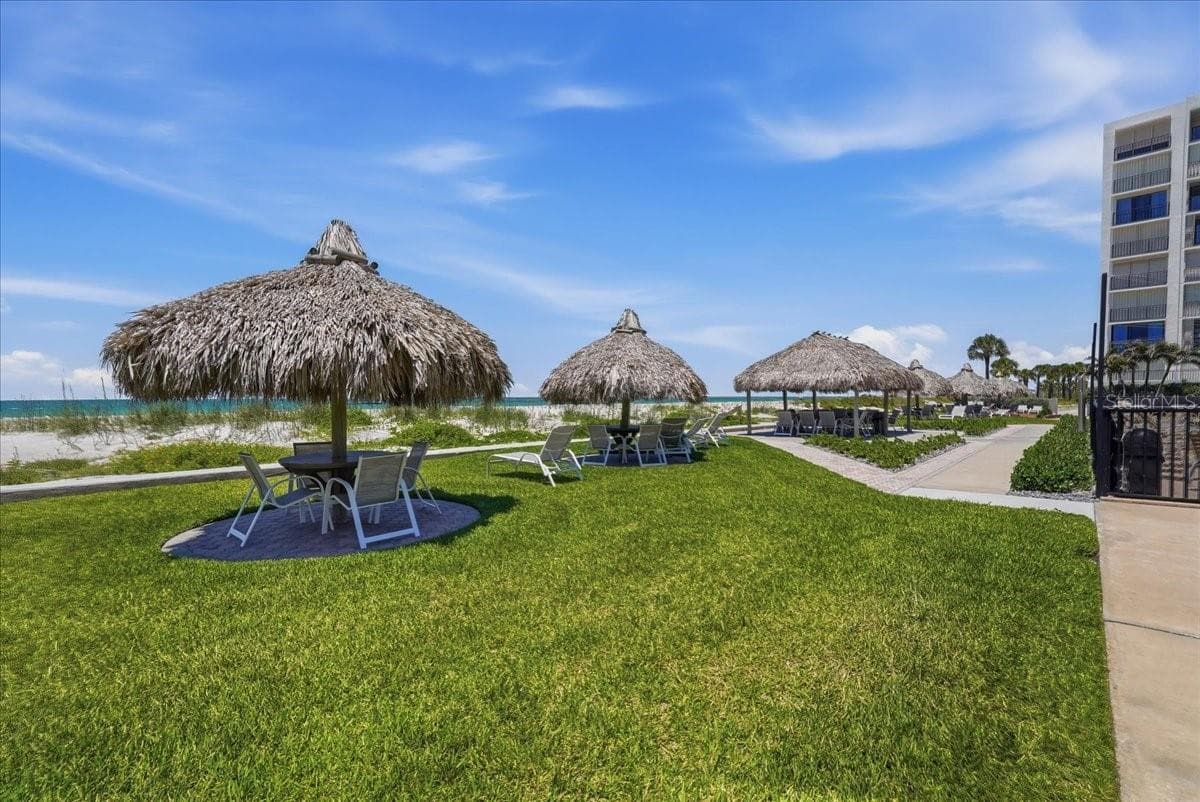 TROPICAL OASIS RIGHT AT YOUR FINGERTIPS! - 1430 GULF BLVD #407, CLEARWATER BEACH