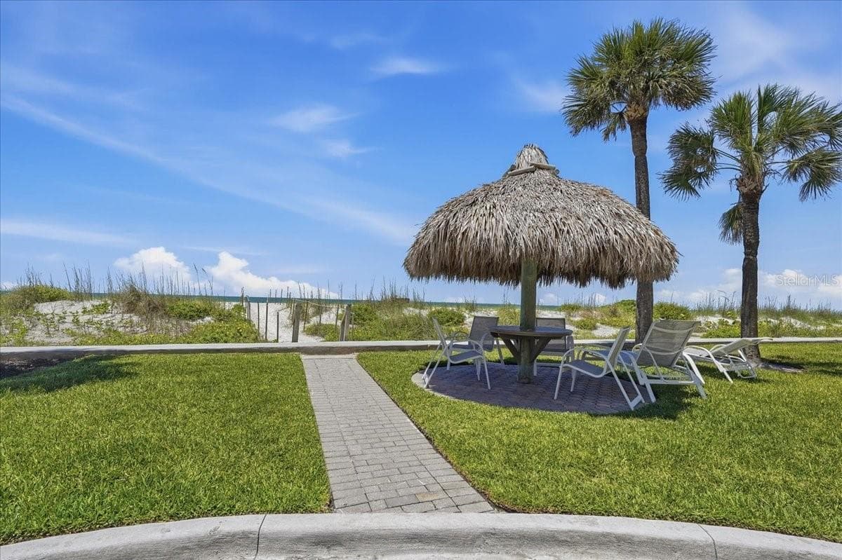 HAVE LUNCH UNDER ONE OF THE TIKI HUTS, BEACH SIDE!! - 1430 GULF BLVD #407, CLEARWATER BEACH