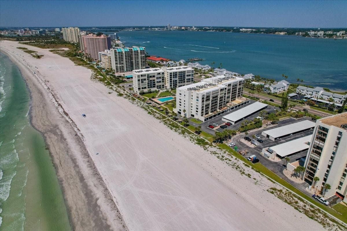 YOU WILL LOVE LIVING HERE! - 1430 GULF BLVD #407, CLEARWATER BEACH