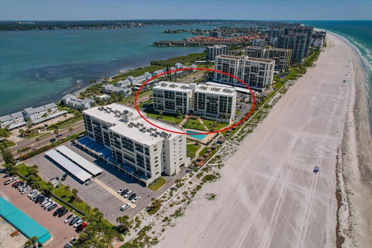 ENJOY THIS COASTAL, BEACHY LIFESTYLE ~ YOU WILL BE SO HAPPY YOU DID :) - 1430 GULF BLVD #407, CLEARWATER BEACH