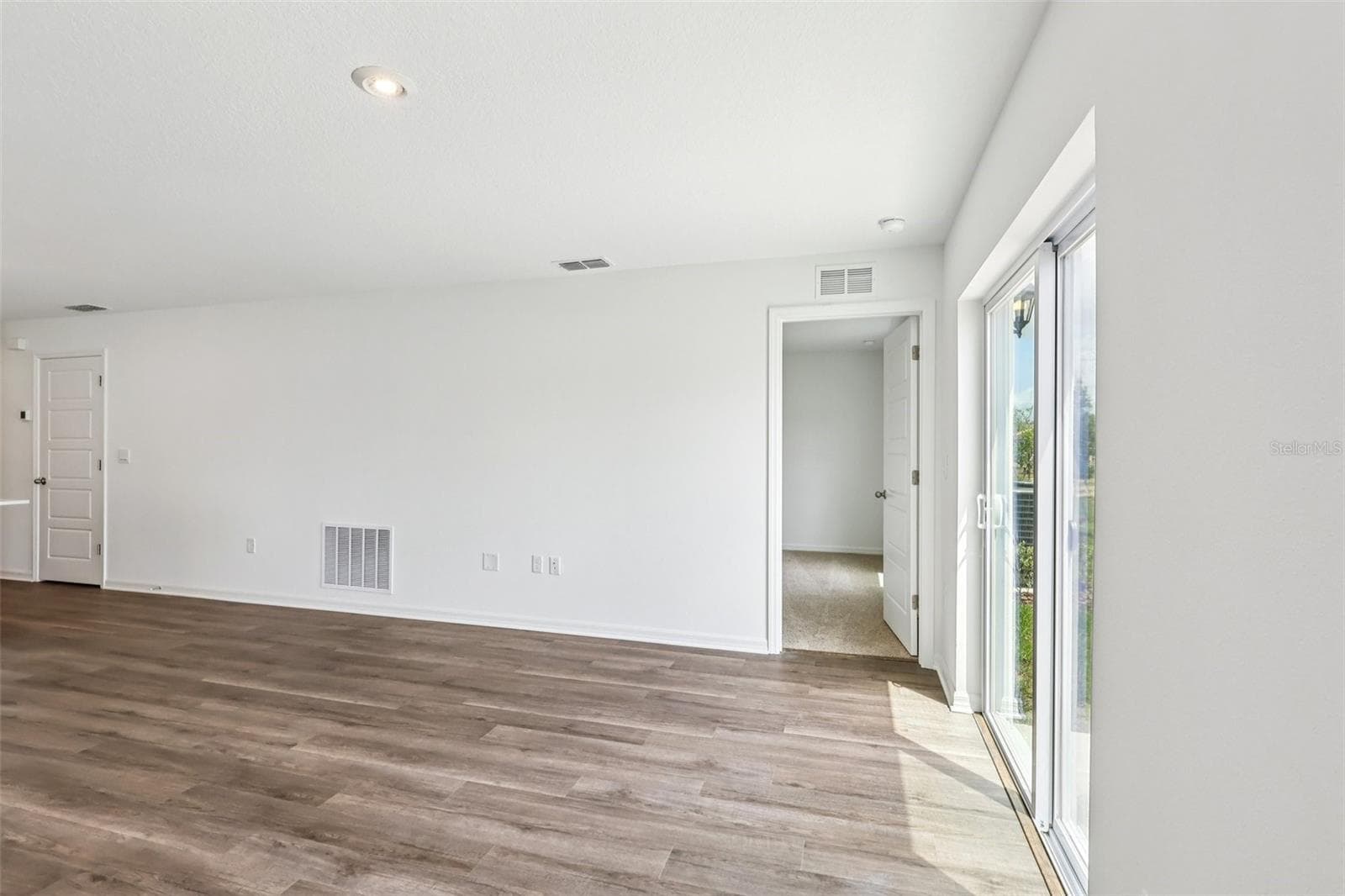 Single Family Residence at 1167 AMBER WAVES CT, LAKE WALES, photo 5 of 22