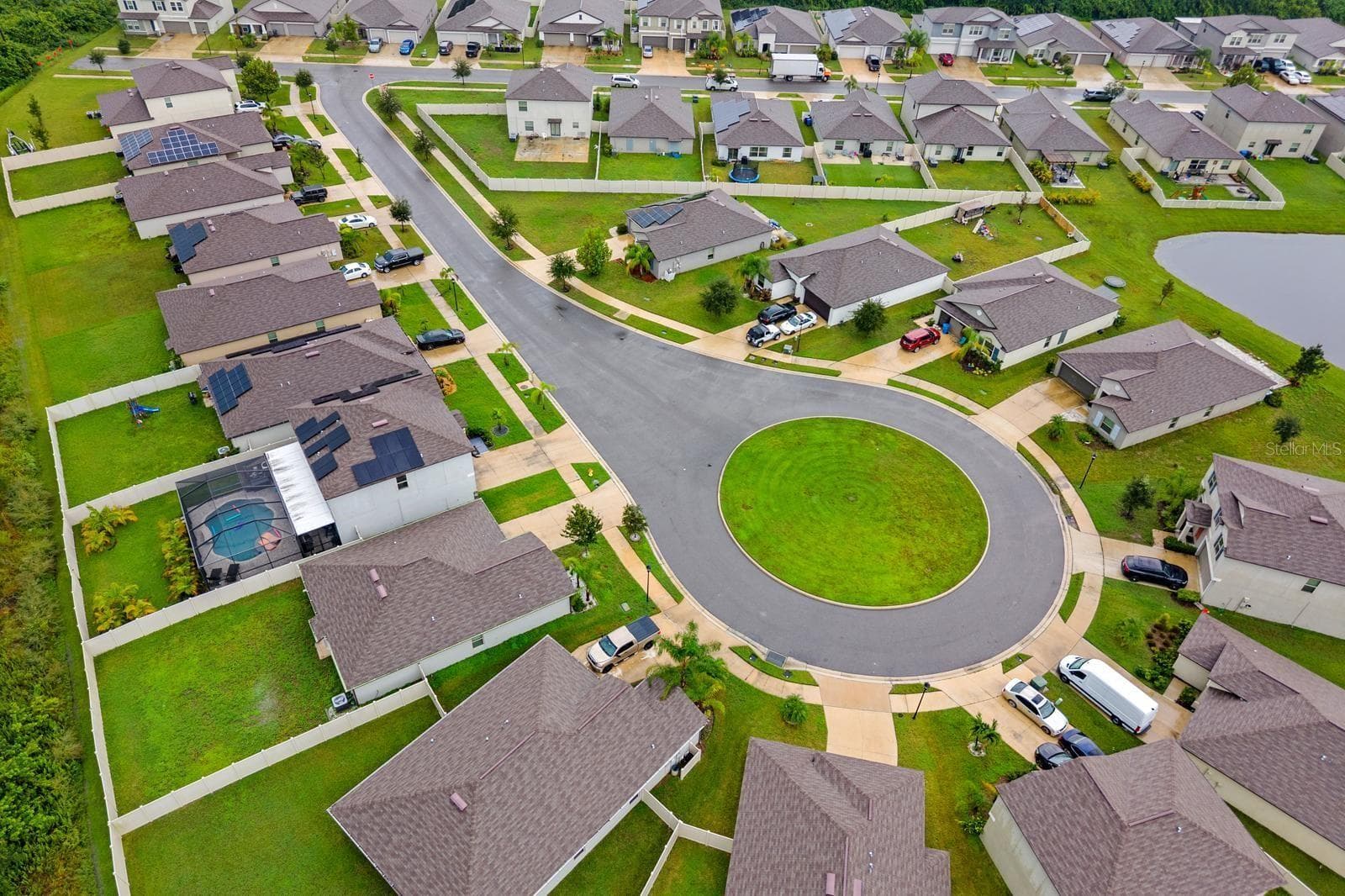 Located in a cul-de sac for added privacy - 1983 FAN ALOE WAY, RUSKIN