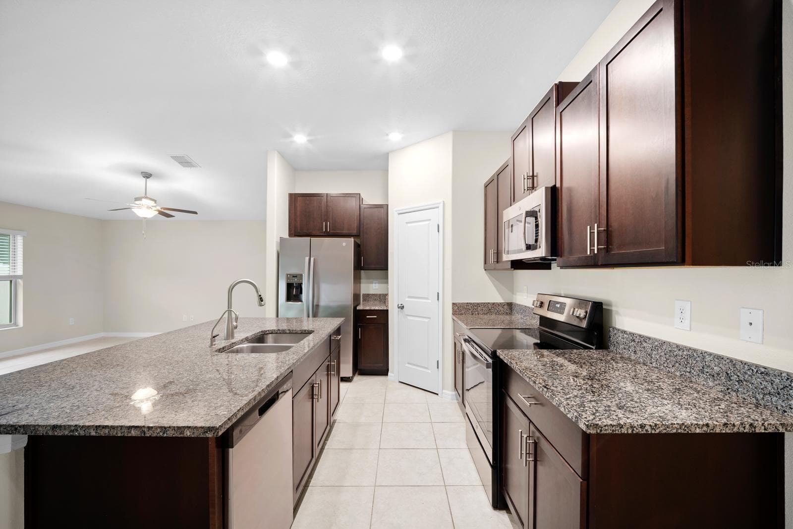 Beautiful Wood Cabinetry Kitchen - 1983 FAN ALOE WAY, RUSKIN