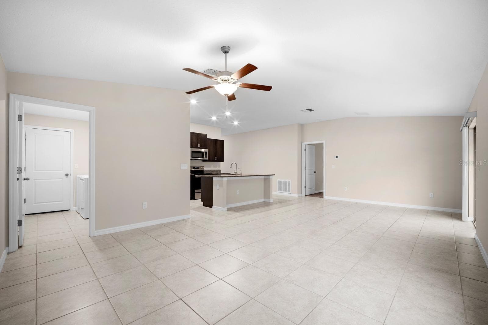 Plenty of Space to Entertain - 1983 FAN ALOE WAY, RUSKIN