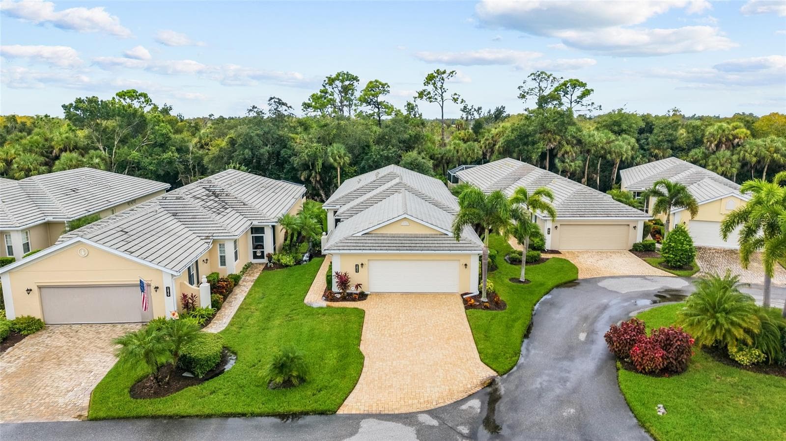 Single Family Residence at 1821 LANCASHIRE DR, VENICE, photo 40 of 63
