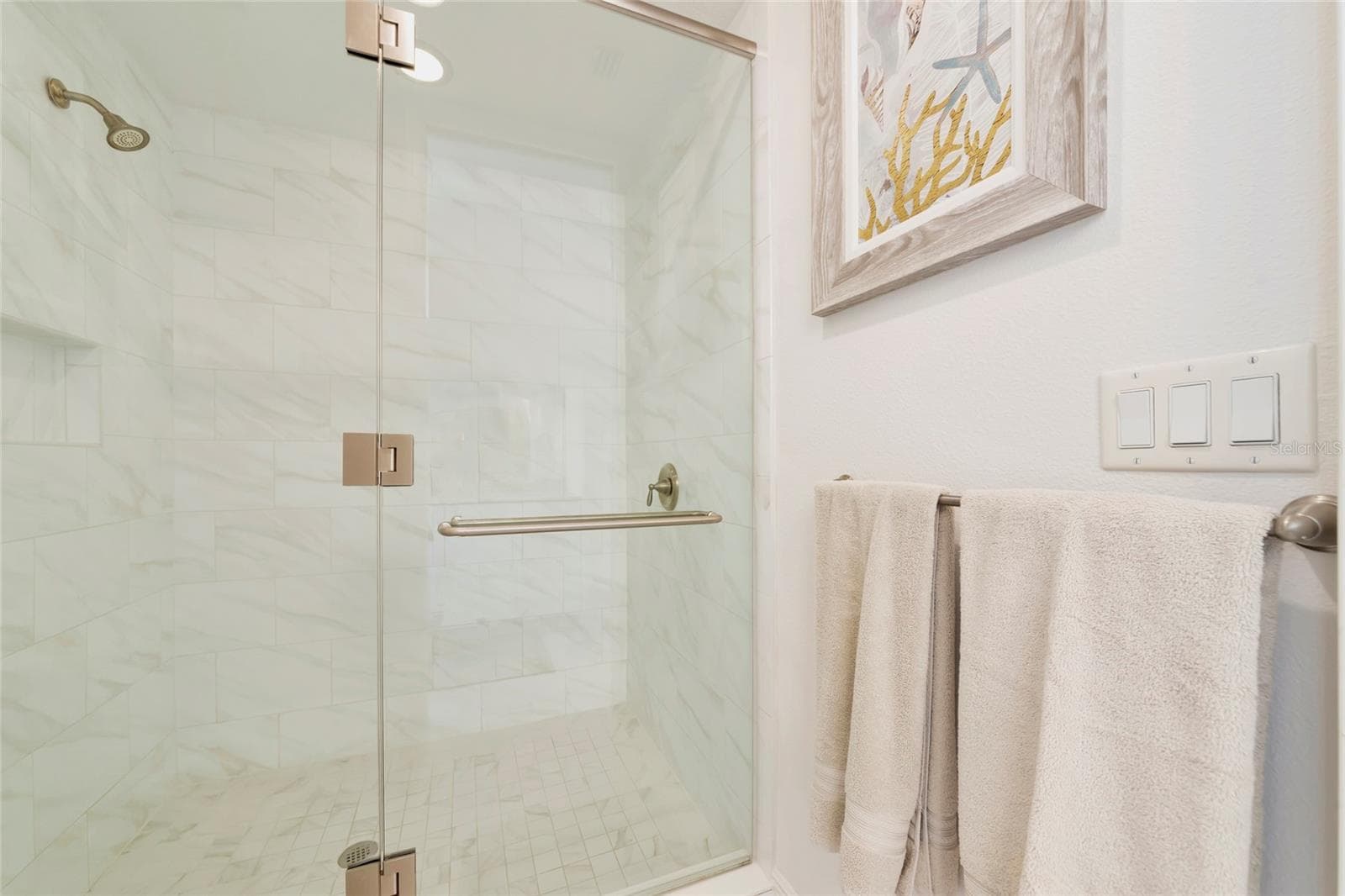 walk in shower - 395 ARUBA CIR #203, BRADENTON