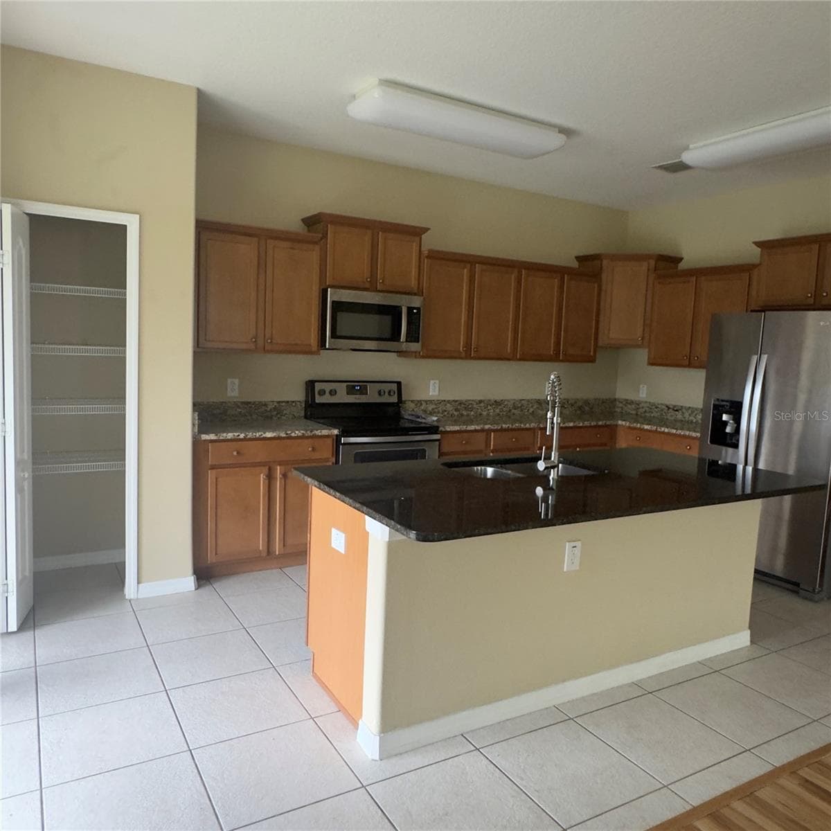 Single Family Residence at 14207 CRAFTSBURY CT, ORLANDO, photo 3 of 10