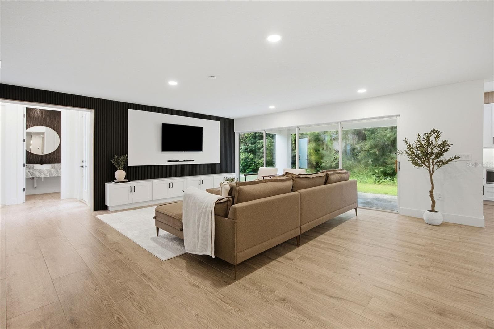 Single Family Residence at 104 E 1ST AVE, WINDERMERE, photo 10 of 54