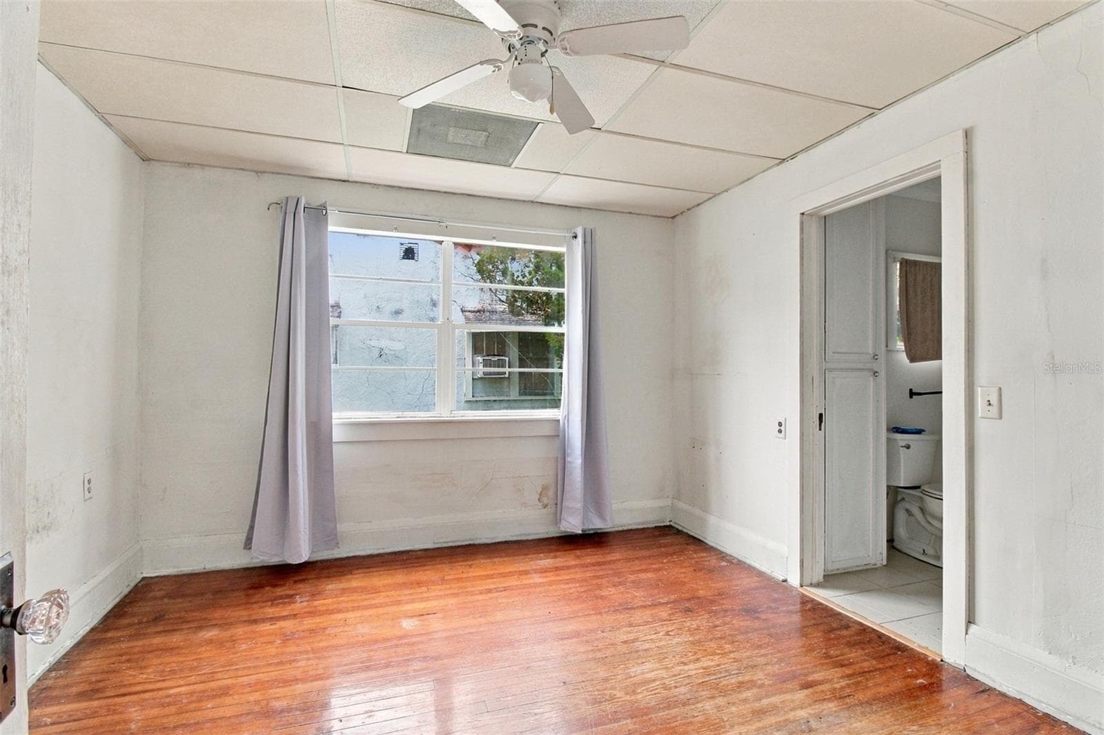 Bedroom 1 with ensuite - 444 AVENUE I SE, WINTER HAVEN