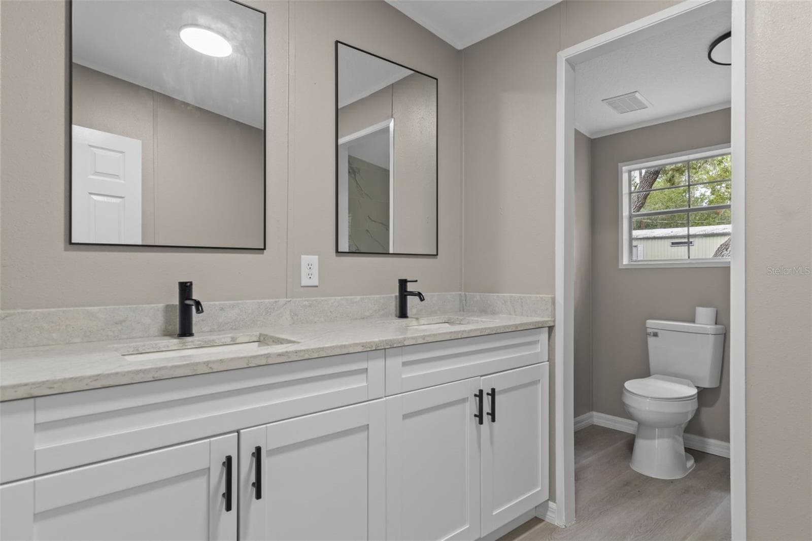 Manufactured Home at 3390 S ACADEMY TER, HOMOSASSA, photo 6 of 47