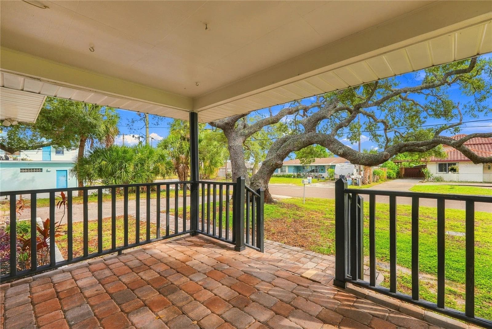 Single Family Residence at 10719 CHEROKEE DR, ST PETERSBURG, photo 12 of 83