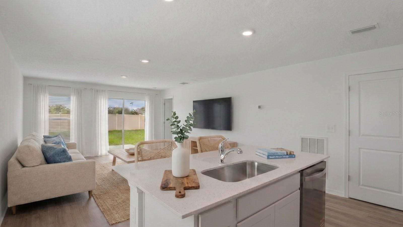 Single Family Residence at 12027 ISLE ROYALE DR, HUDSON, photo 6 of 11