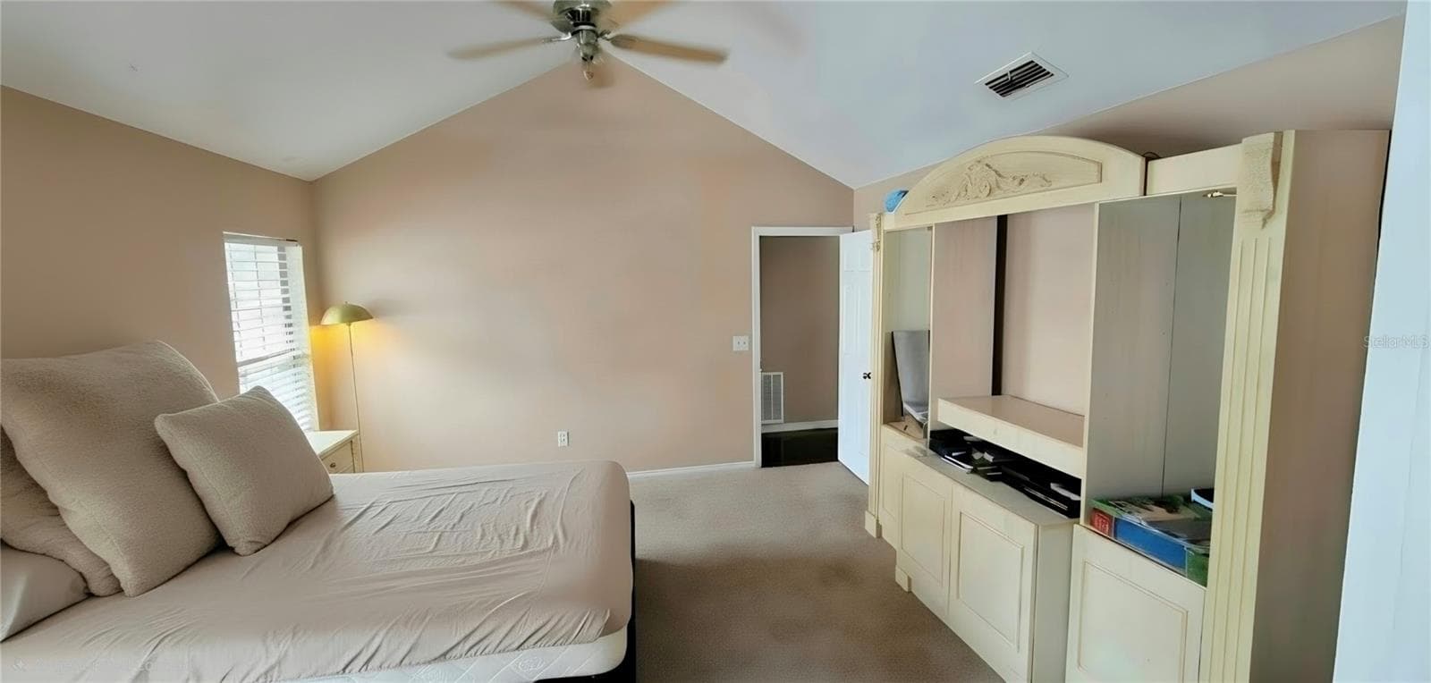 Vaulted ceilings - 678 FAIRCHILD AVE, DELTONA
