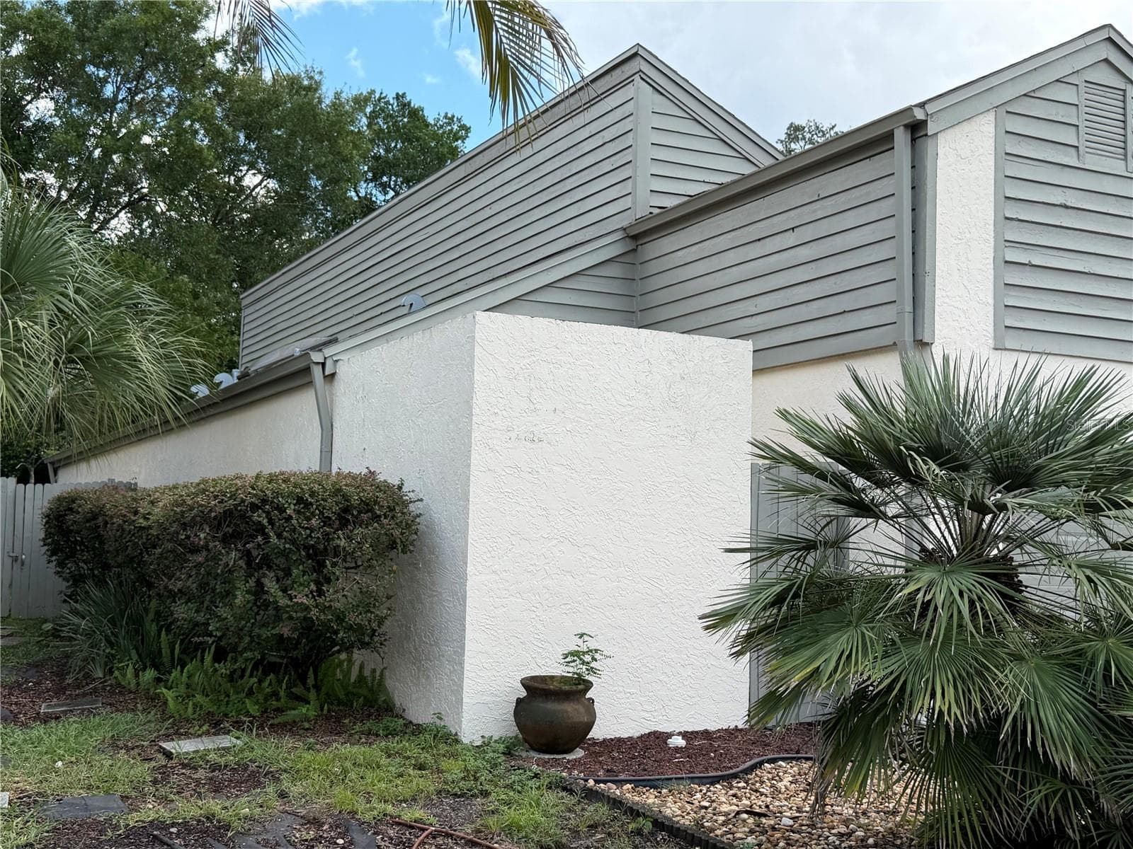 Side Elevation-to patio area - 13811 LAZY OAK DR #21, TAMPA