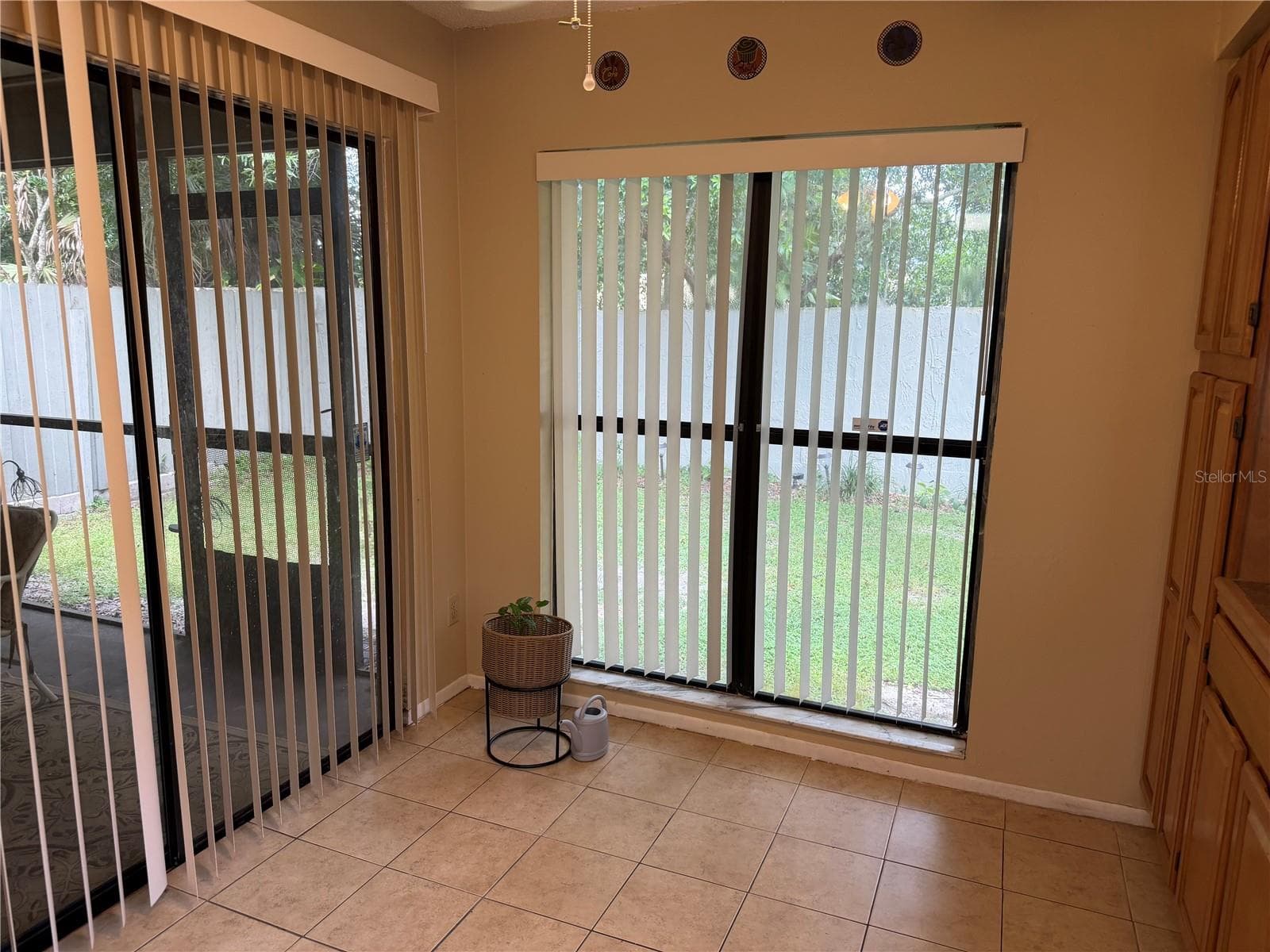 Eat in area - 13811 LAZY OAK DR #21, TAMPA