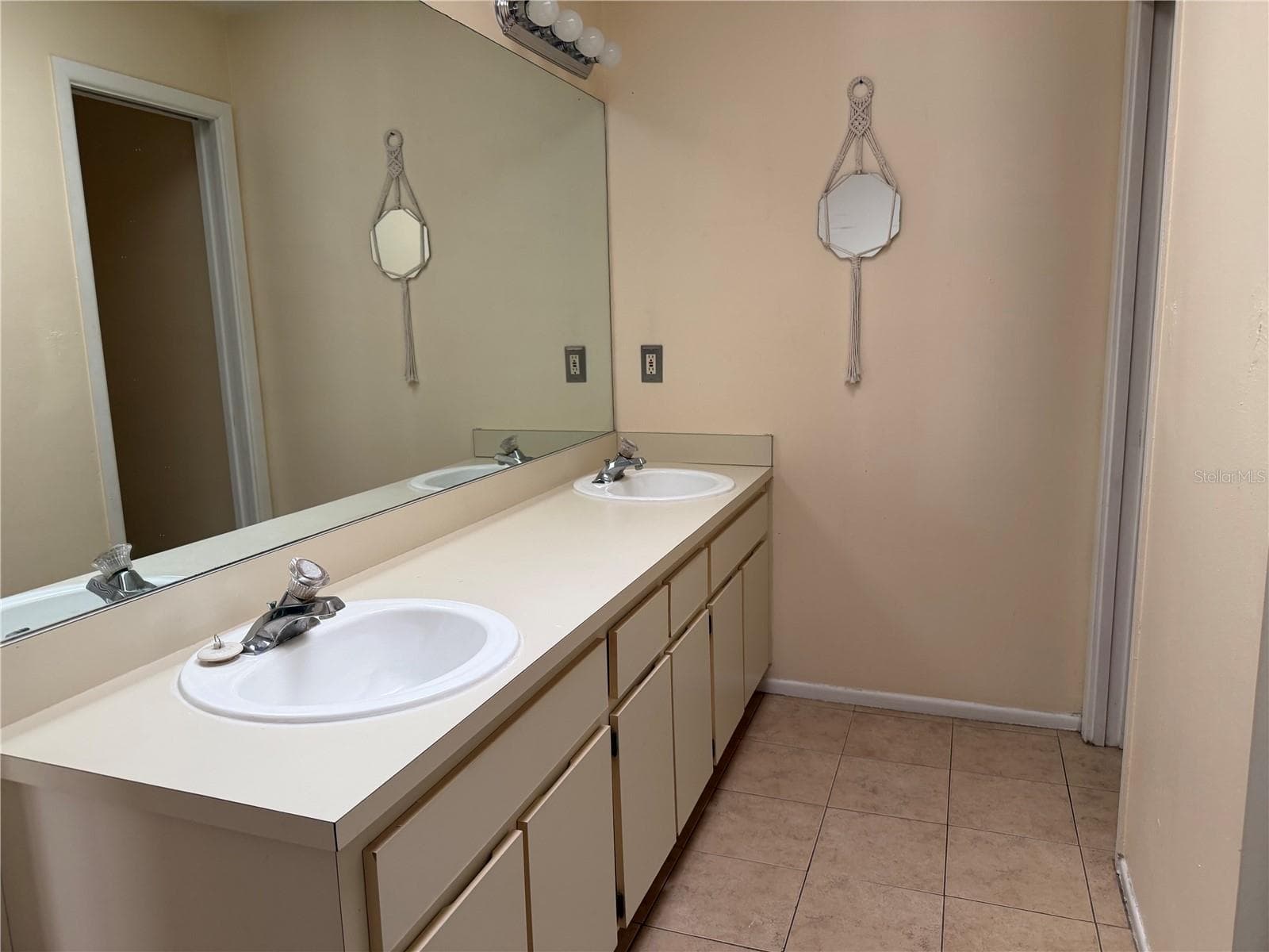 Primary Bathroom - 13811 LAZY OAK DR #21, TAMPA