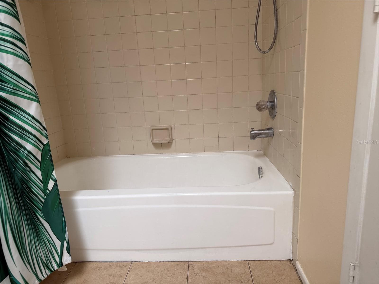 Primary Bathroom Tub/Shower Combo - 13811 LAZY OAK DR #21, TAMPA