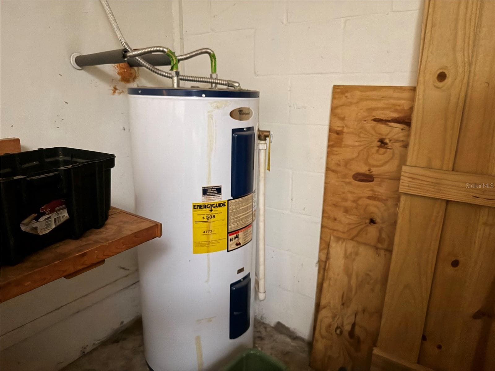 Water Heater in Garage - 13811 LAZY OAK DR #21, TAMPA