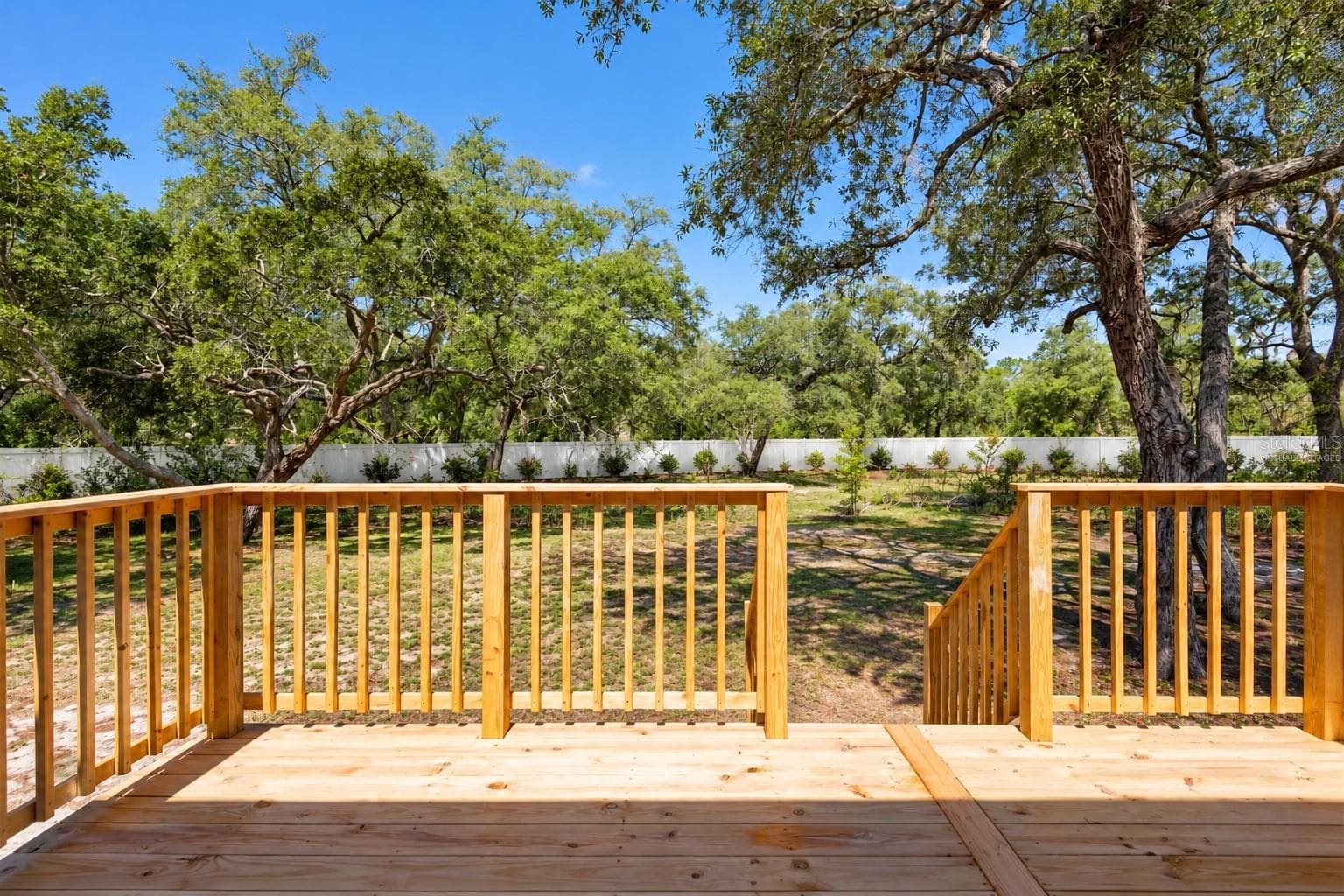 Virtually staged fence across the back of the property line. - 14221 HURRICANE DR, WEEKI WACHEE