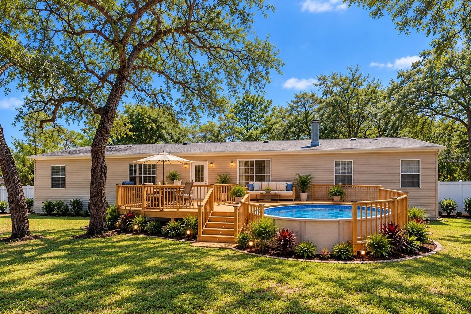 Virtually staged pool with larger deck. - 14221 HURRICANE DR, WEEKI WACHEE