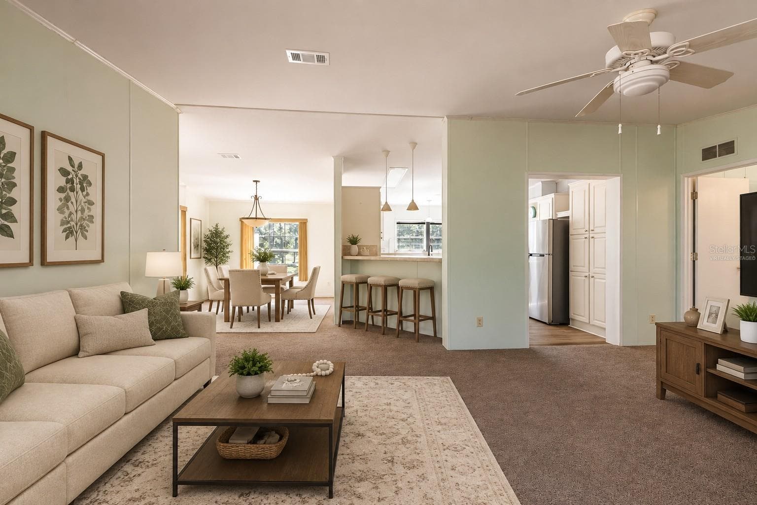 Virtually staged - 14221 HURRICANE DR, WEEKI WACHEE