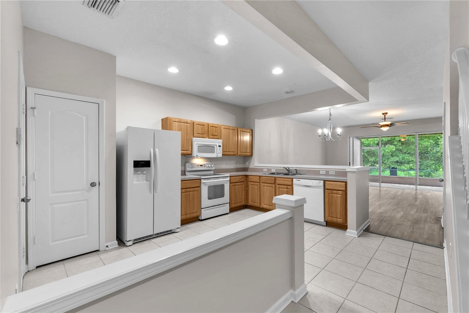 Townhouse at 4605 BARNSTEAD DR, RIVERVIEW, photo 4 of 35