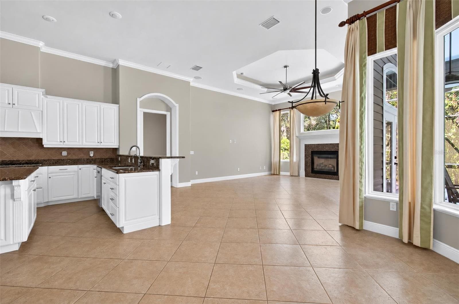 Breakfast Nook - 1326 SW 90TH ST, GAINESVILLE