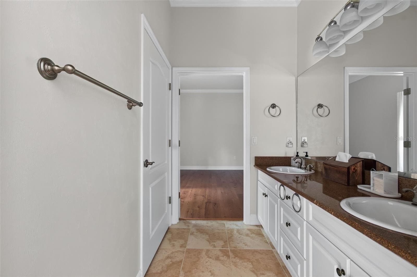 Jack and Jill Bathroom - 1326 SW 90TH ST, GAINESVILLE