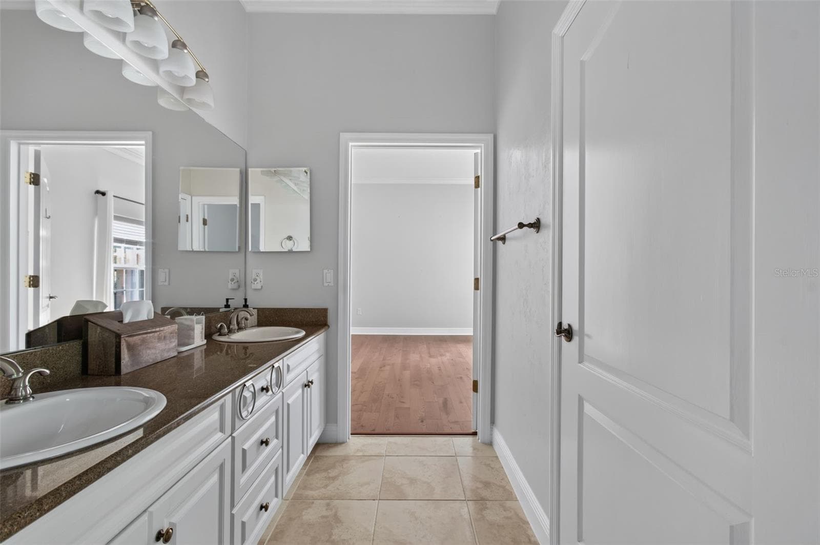 Jack and Jill Bathroom - 1326 SW 90TH ST, GAINESVILLE