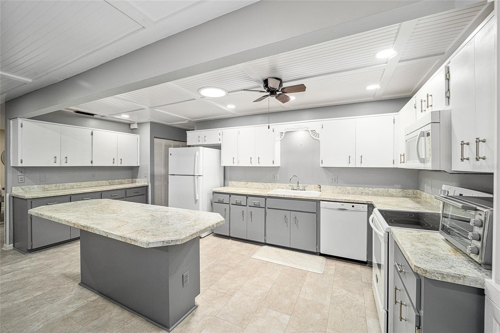 Villa at 8683 SW 93RD LN #D, OCALA, photo 32 of 48