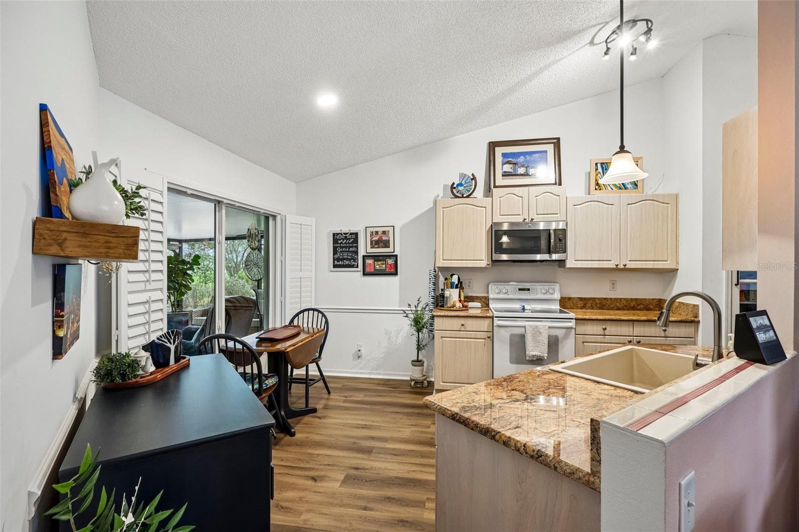 Single Family Residence at 2308 E DEL WEBB BLVD, SUN CITY CENTER, photo 12 of 59