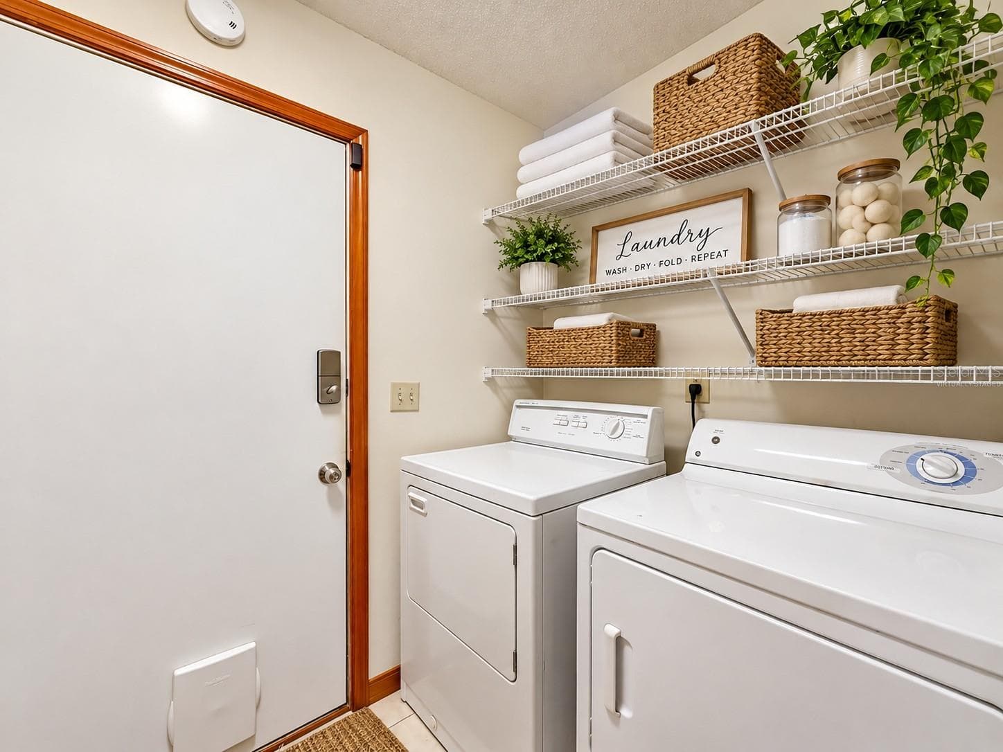 Virtually staged - 825 MELLOWOOD AVE, ORLANDO