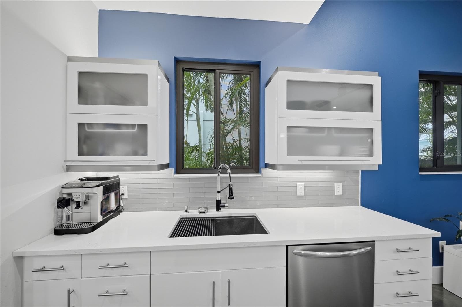 Single Family Residence at 2476 FLOYD ST, SARASOTA, photo 10 of 75