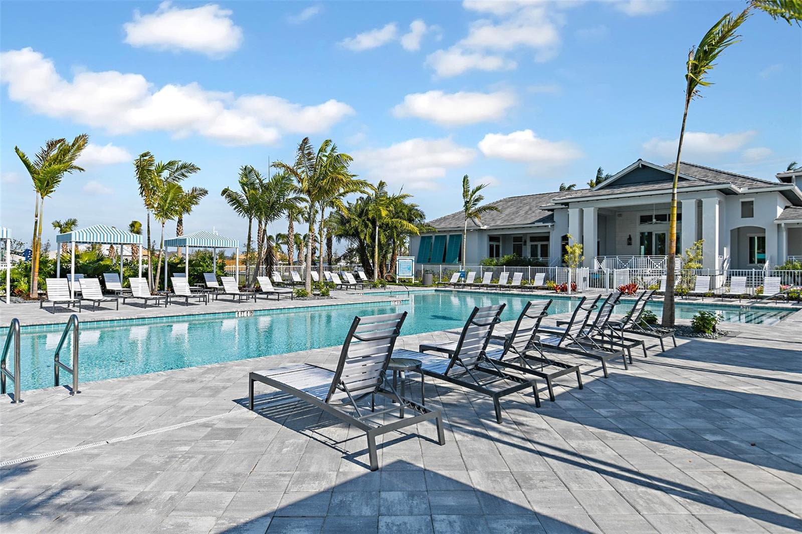 Single Family Residence at 10130 CRYSTAL ISLES CIR, SARASOTA, photo 13 of 48