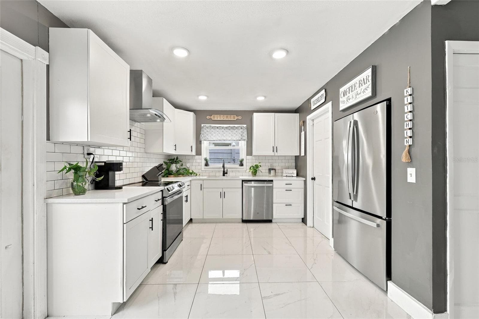 Single Family Residence at 8301 SARNOW DR, ORLANDO, photo 8 of 31