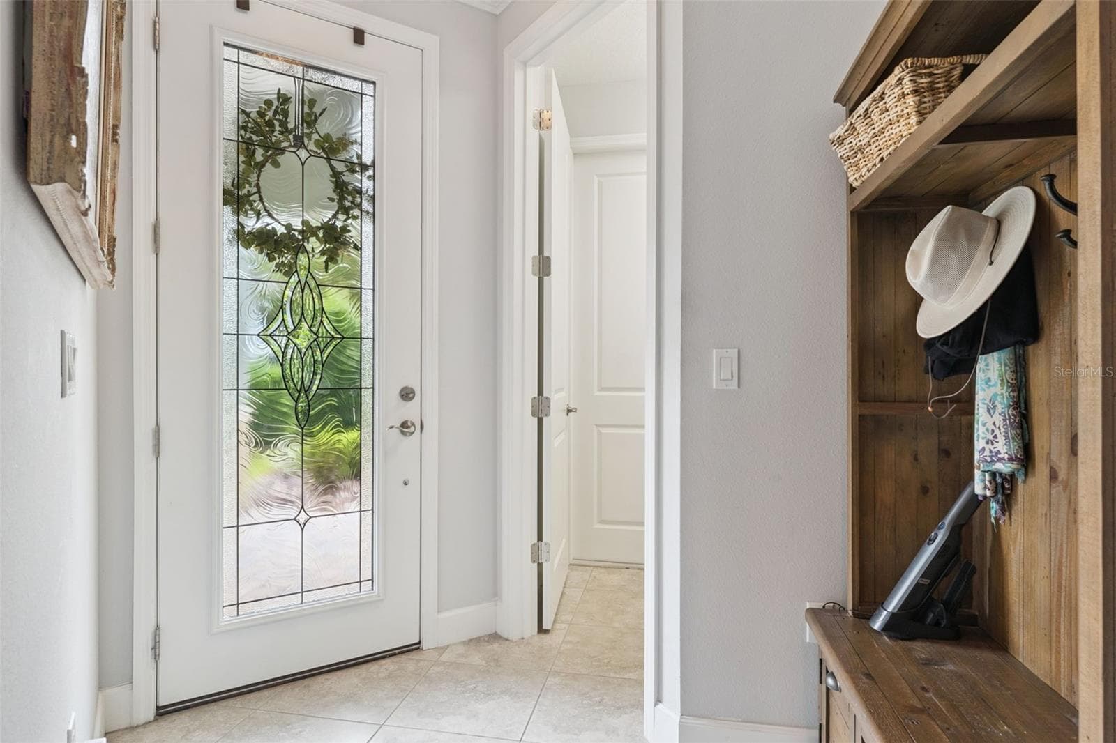Foyer entryway - 1305 HAYTON AVE., DELAND