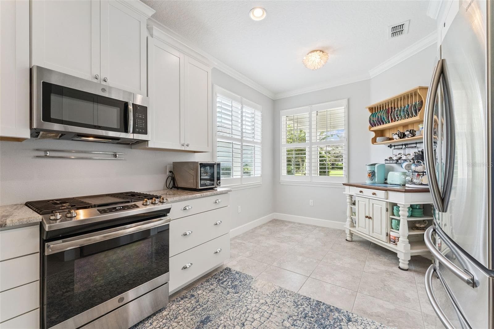 Kitchen w/ a 9' x 7'6" Dinette area - 1305 HAYTON AVE., DELAND