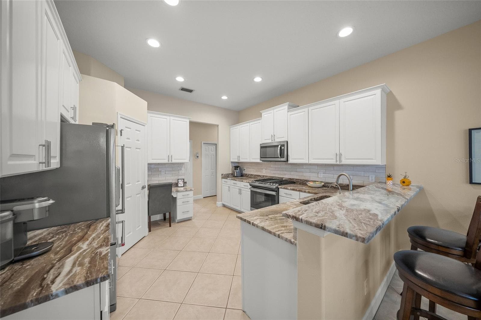 Single Family Residence at 2889 GRAZELAND DR, SARASOTA, photo 13 of 60