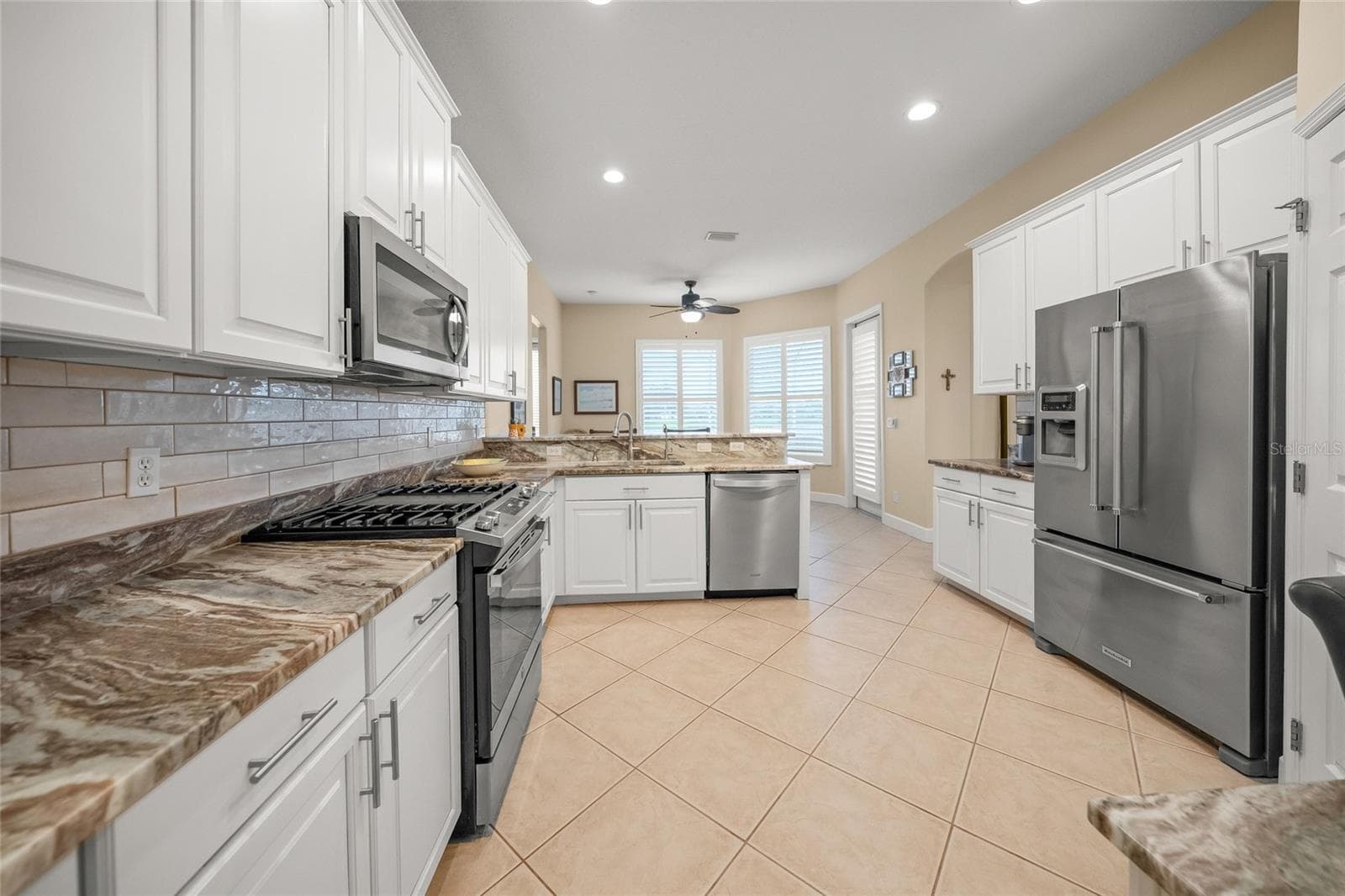 Single Family Residence at 2889 GRAZELAND DR, SARASOTA, photo 14 of 60