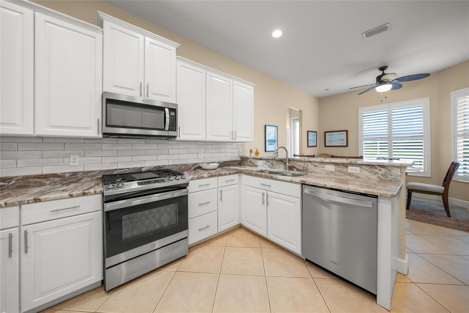 Single Family Residence at 2889 GRAZELAND DR, SARASOTA, photo 15 of 60