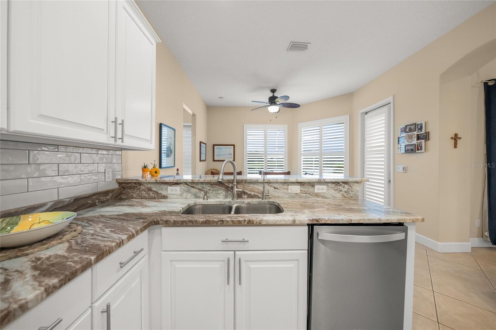 Single Family Residence at 2889 GRAZELAND DR, SARASOTA, photo 16 of 60